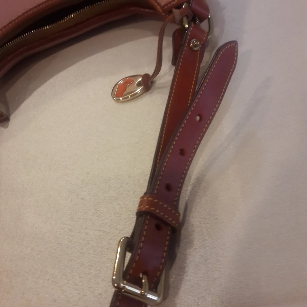 Dooney and Bourke  pink leather  purse - Picture 5 of 5